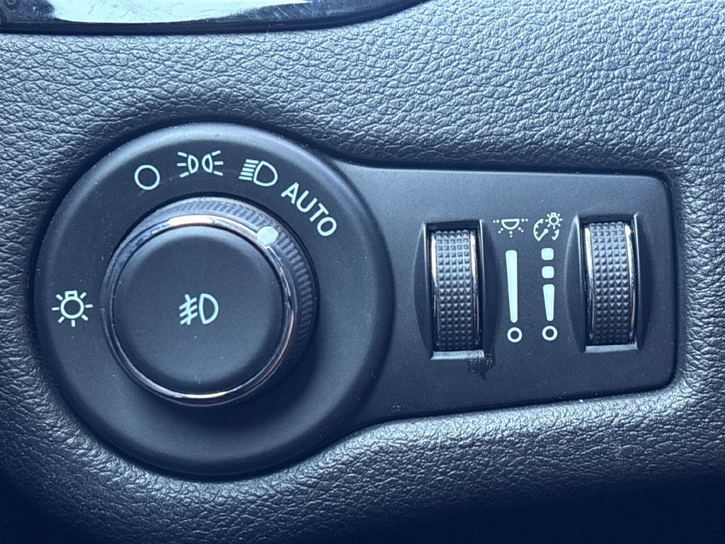 2023 Jeep Cherokee Altitude Lux 4x4
