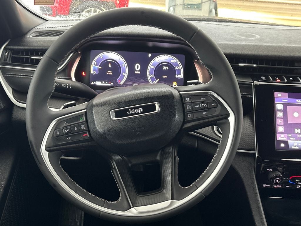 2025 Jeep Grand Cherokee Laredo 4x2