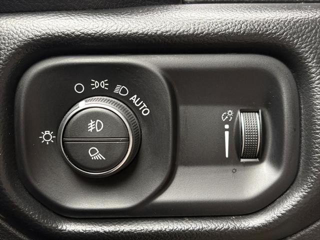 2022 RAM 1500 Big Horn Crew Cab 4x4 5'7' Box