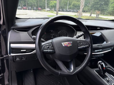 2023 Cadillac XT4 Premium Luxury