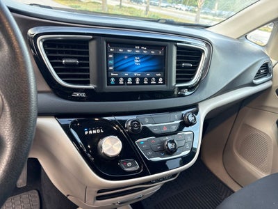 2021 Chrysler Voyager LX
