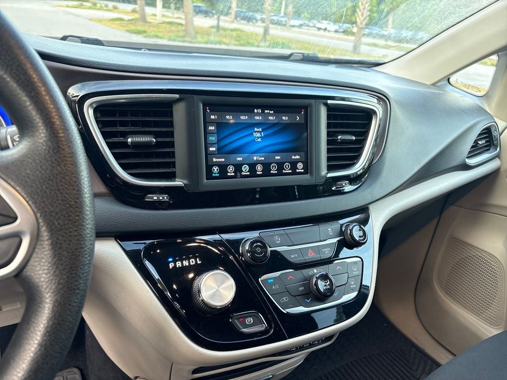 2021 Chrysler Voyager LX