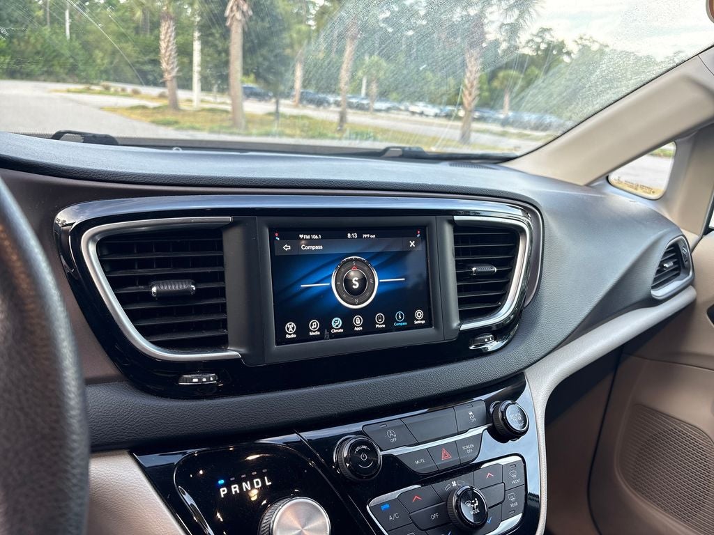 2021 Chrysler Voyager LX