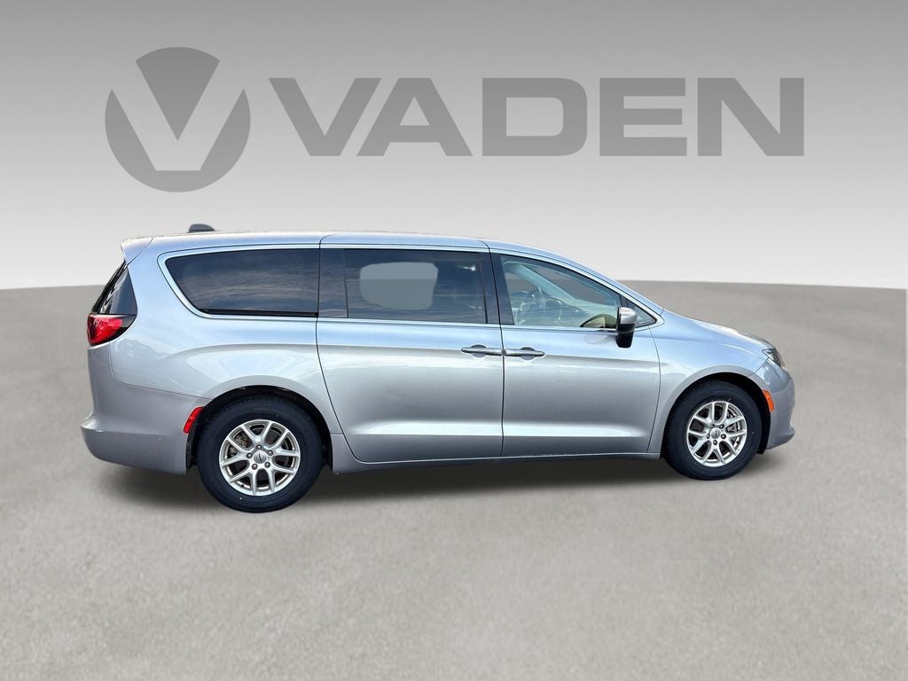 2021 Chrysler Voyager LX