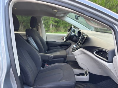 2021 Chrysler Voyager LX