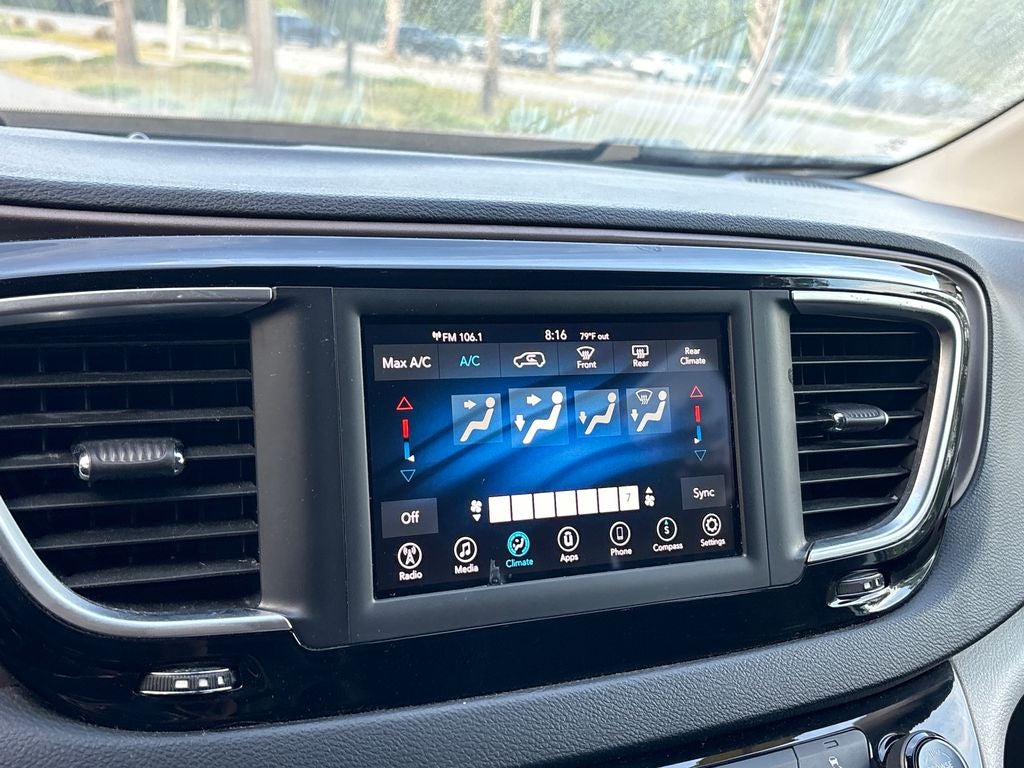 2021 Chrysler Voyager LX