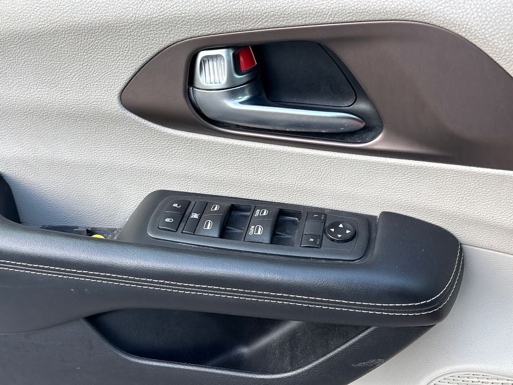 2021 Chrysler Voyager LX