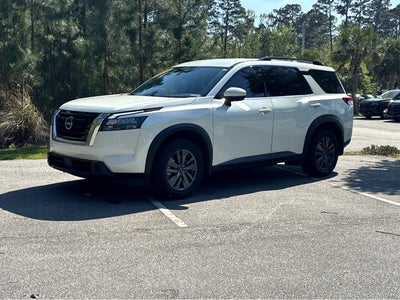 2024 Nissan Pathfinder SV