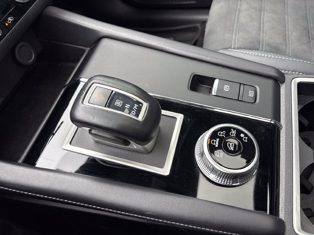 2023 Mitsubishi Outlander Base