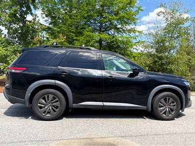 2022 Nissan Pathfinder SV