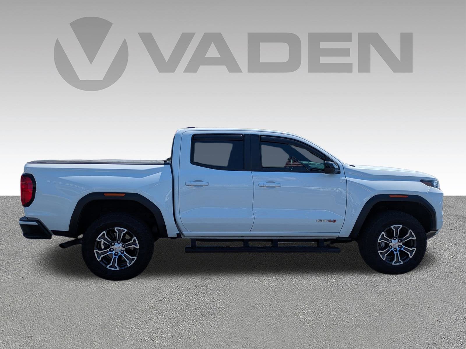 2024 GMC Canyon 4WD AT4