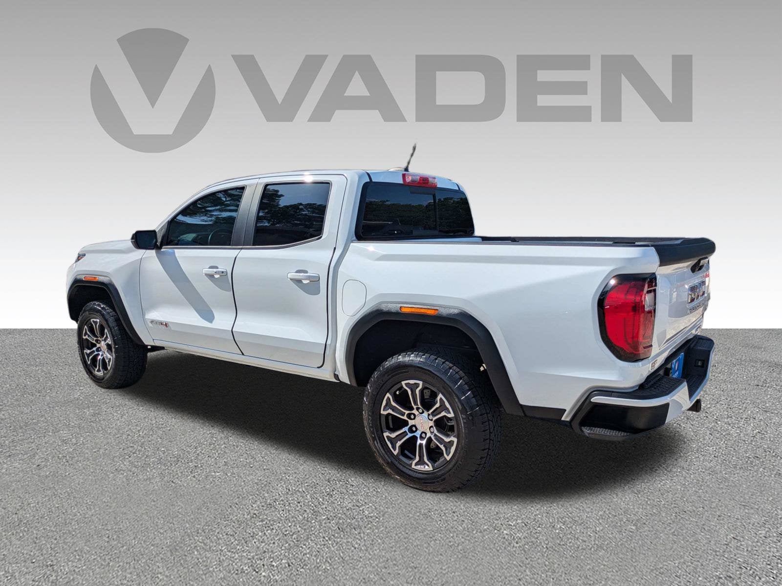 2023 GMC Canyon 4WD AT4