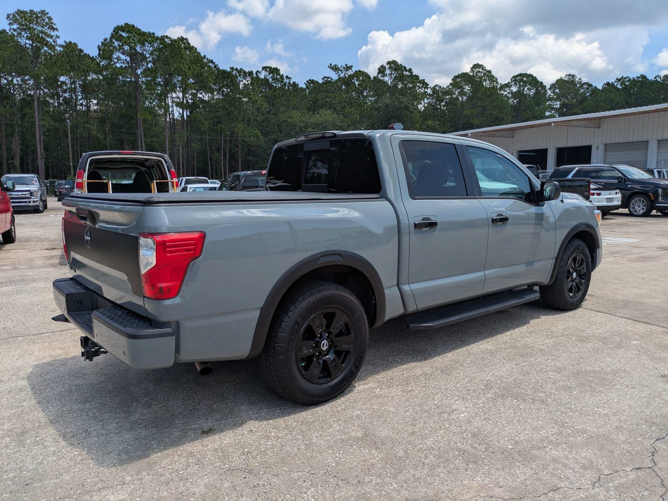 2021 Nissan Titan SV