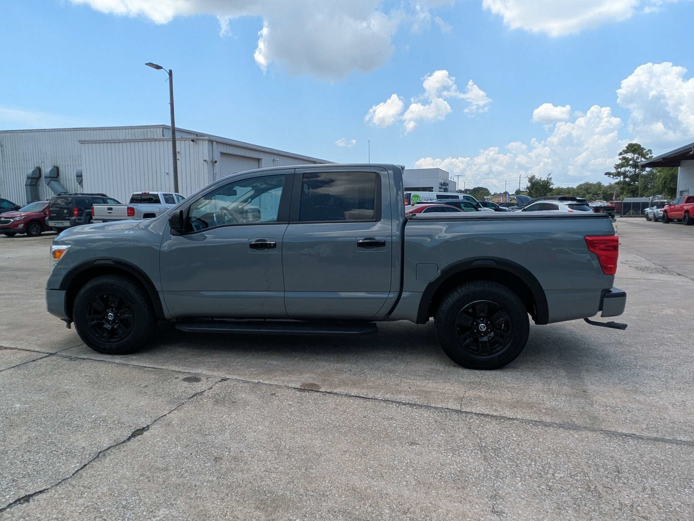 2021 Nissan Titan SV