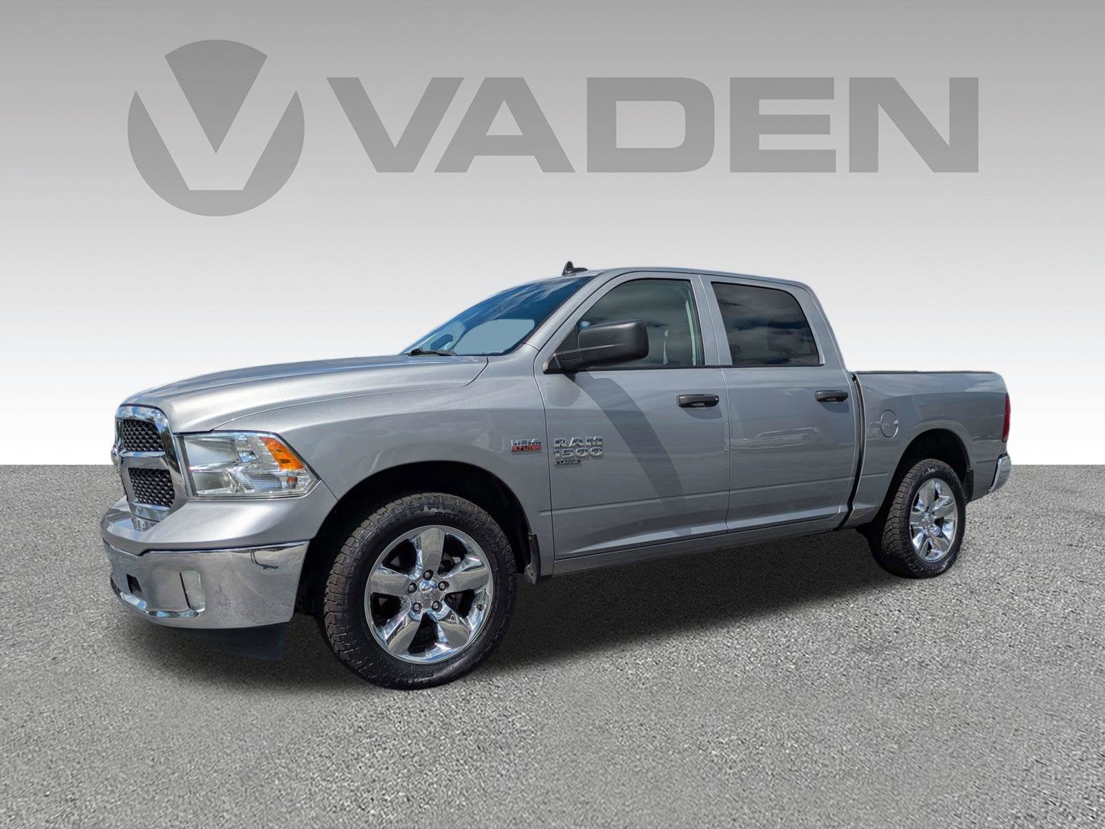 2022 RAM 1500 Classic Tradesman 4x4 Crew Cab 5'7's photo