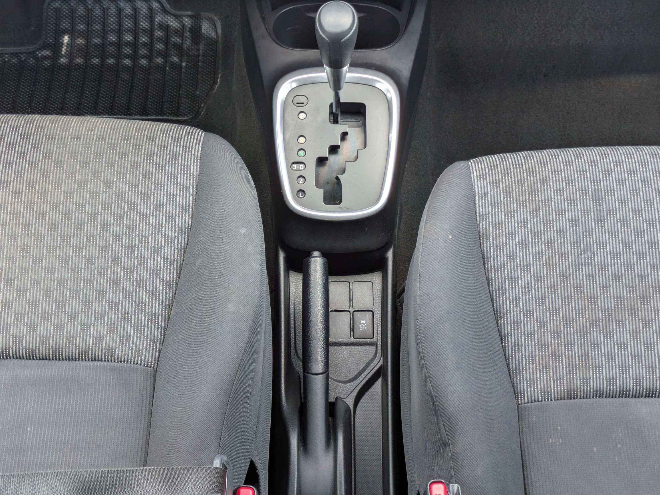 2017 Toyota Yaris L