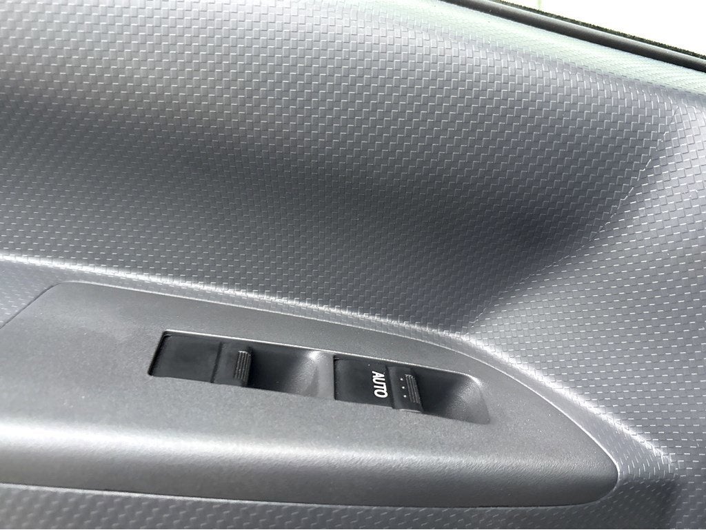 2024 Isuzu NRR NA