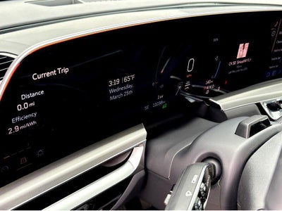 2025 Cadillac LYRIQ Luxury 2