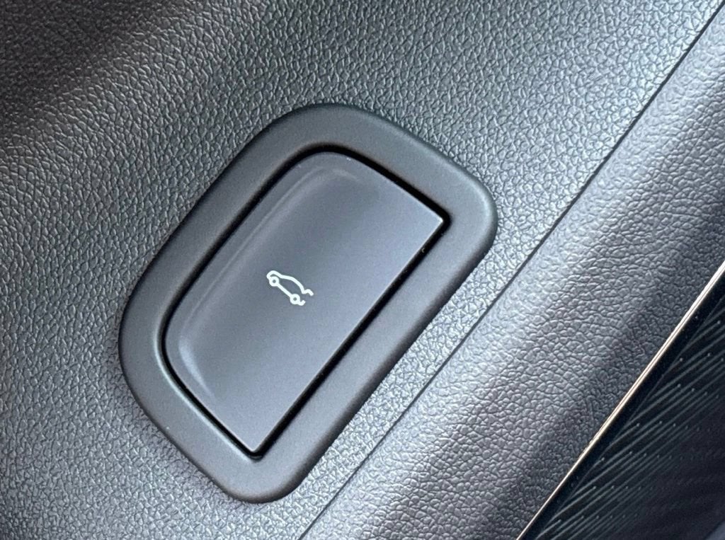 2027 Chevrolet Traverse Base