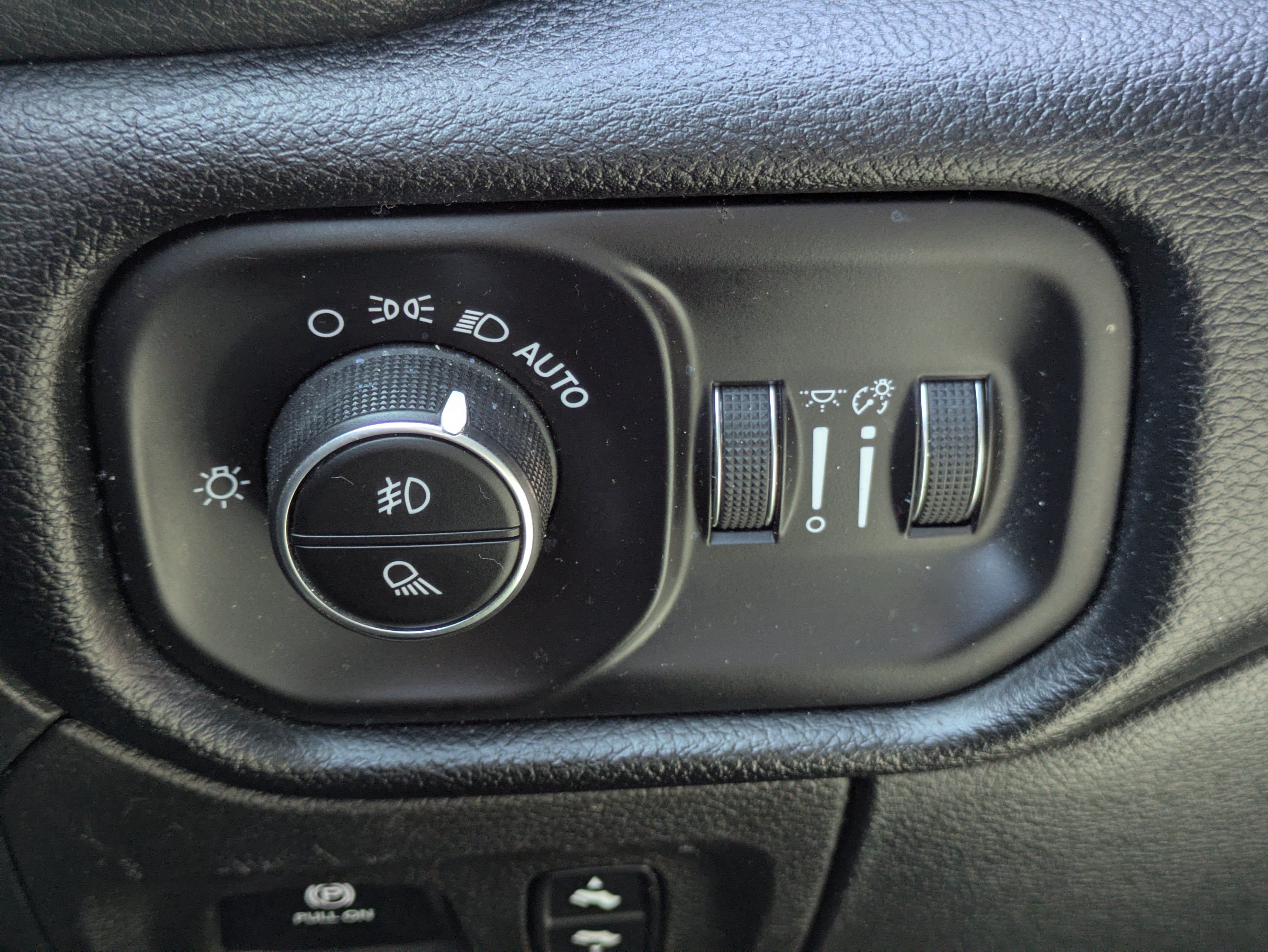 2021 RAM 1500 Laramie Crew Cab 4x2 5'7" Box