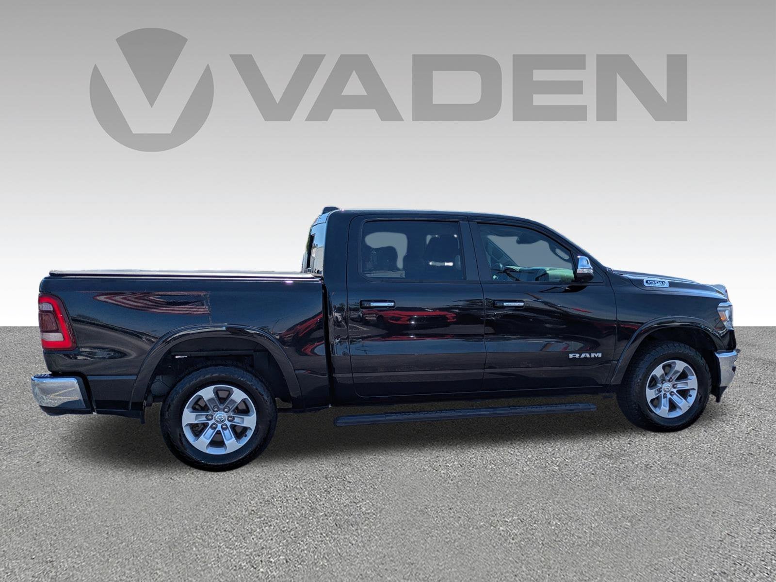 2021 RAM 1500 Laramie Crew Cab 4x2 5'7" Box