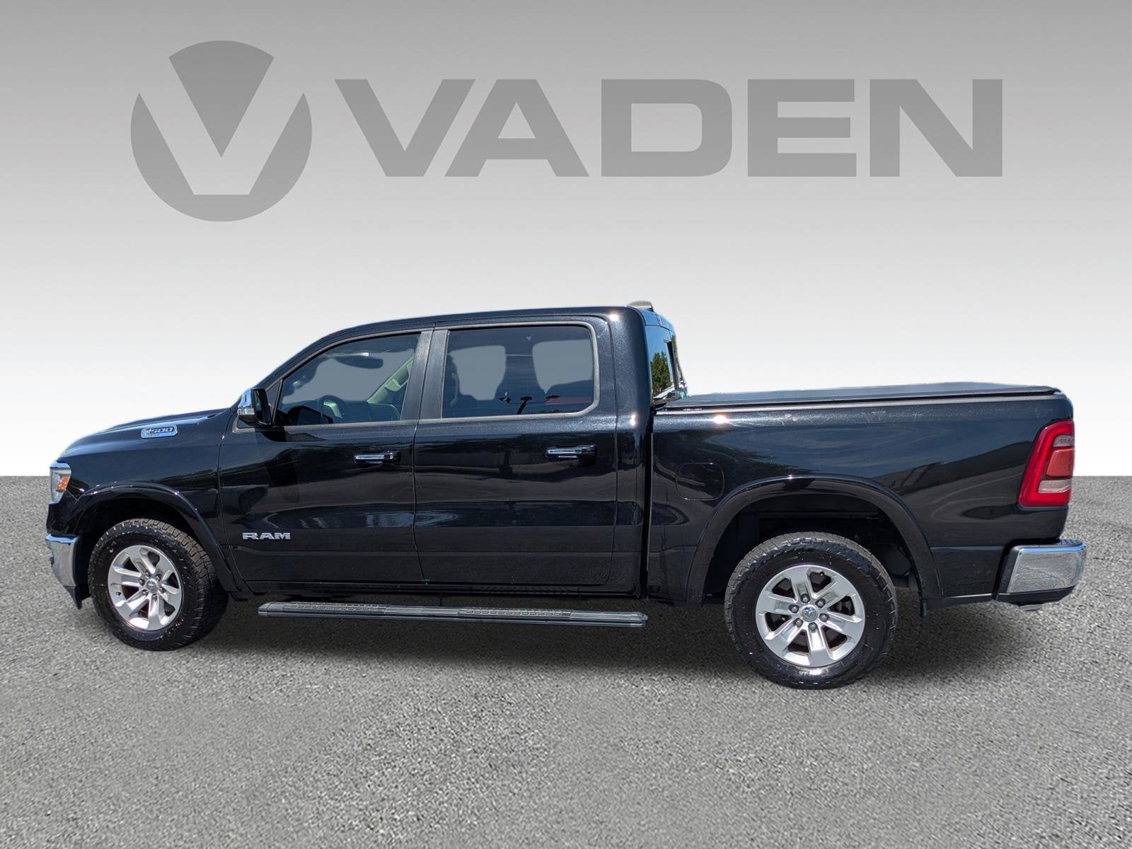 2021 RAM 1500 Laramie Crew Cab 4x2 5'7" Box