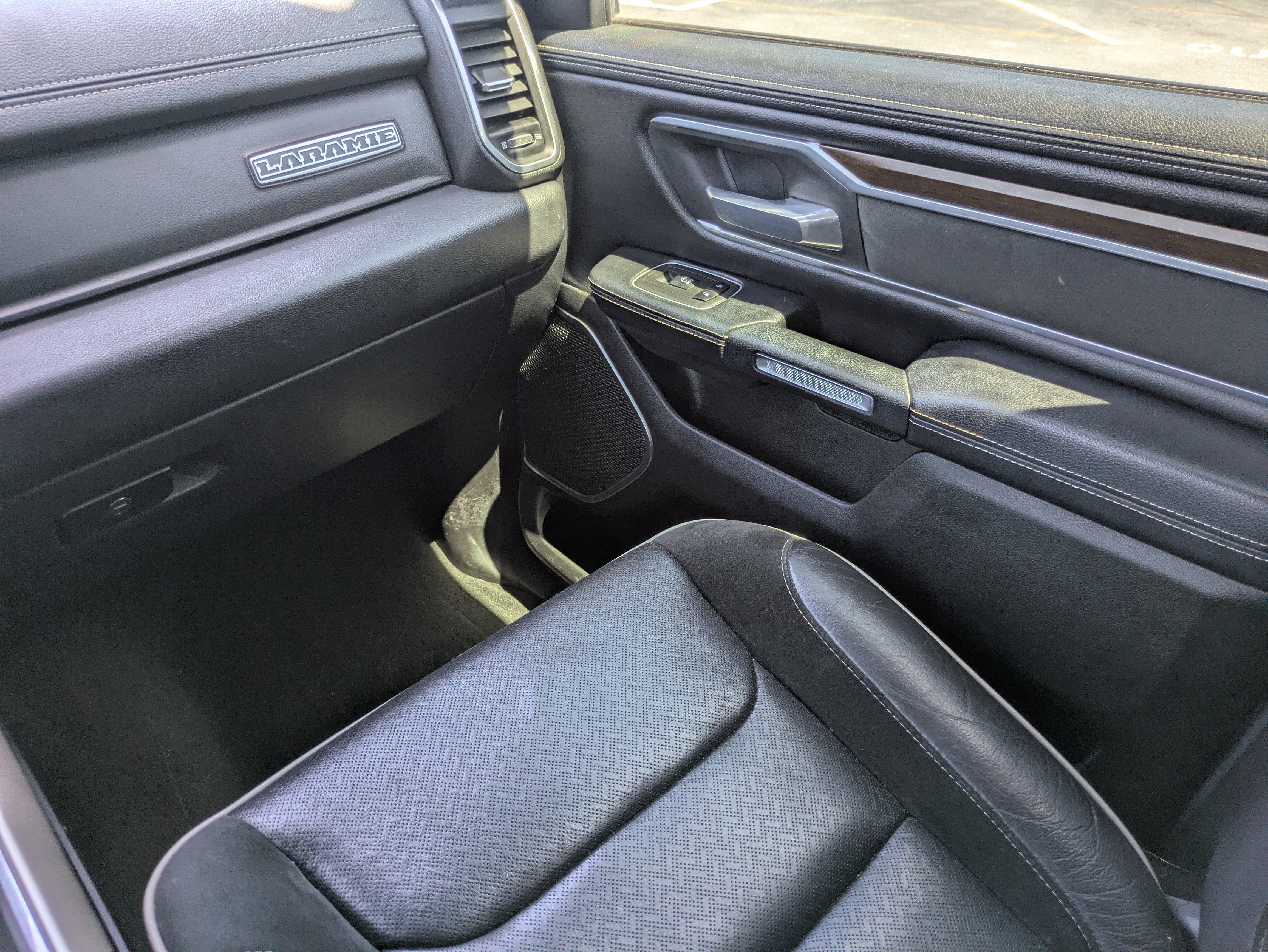 2021 RAM 1500 Laramie Crew Cab 4x2 5'7" Box