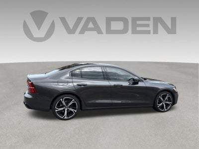 2024 Volvo S60 B5 Plus Dark Theme