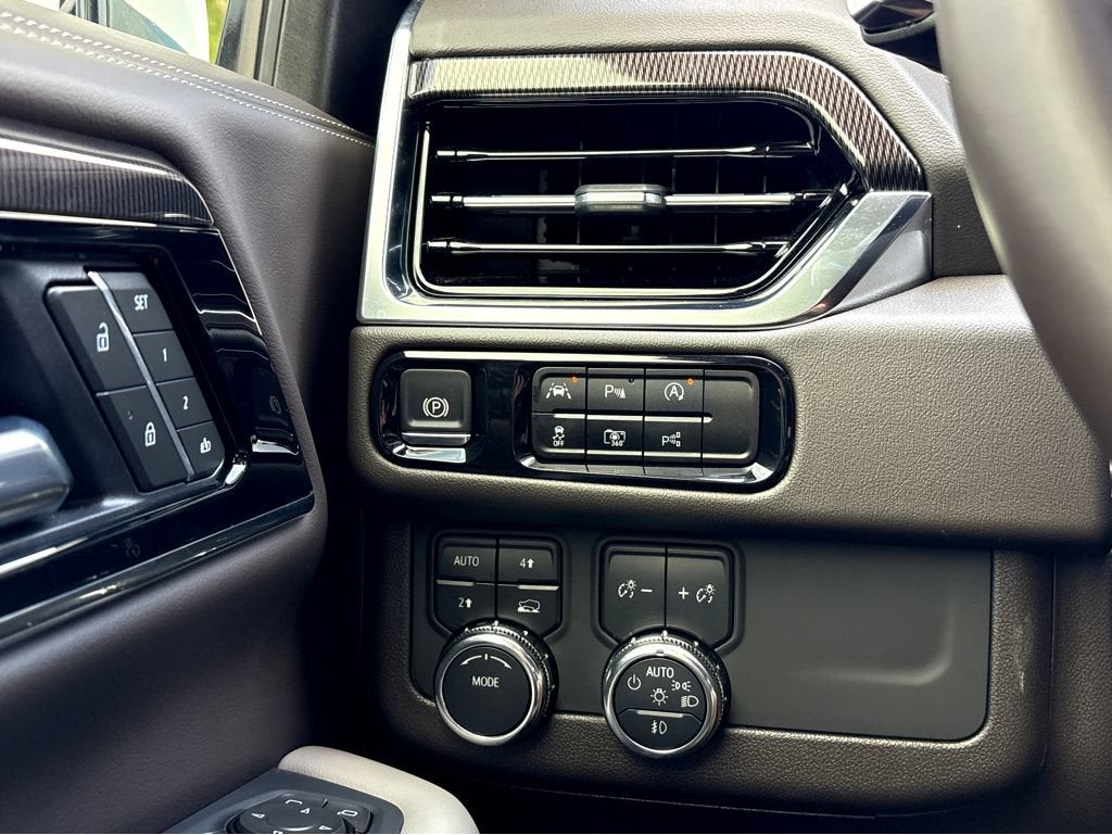 2025 GMC Yukon Elevation