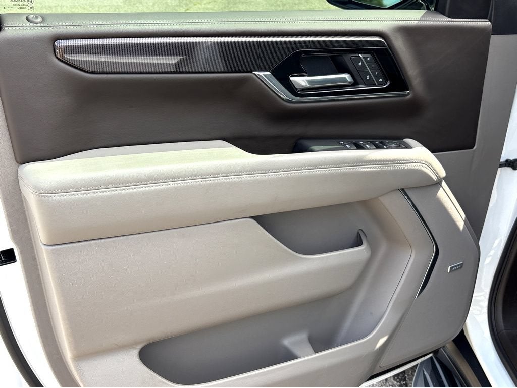 2025 GMC Yukon Elevation