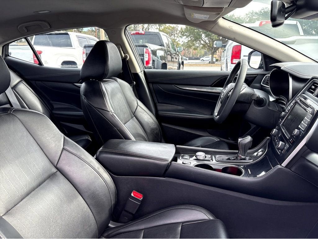 2023 Nissan Maxima SV
