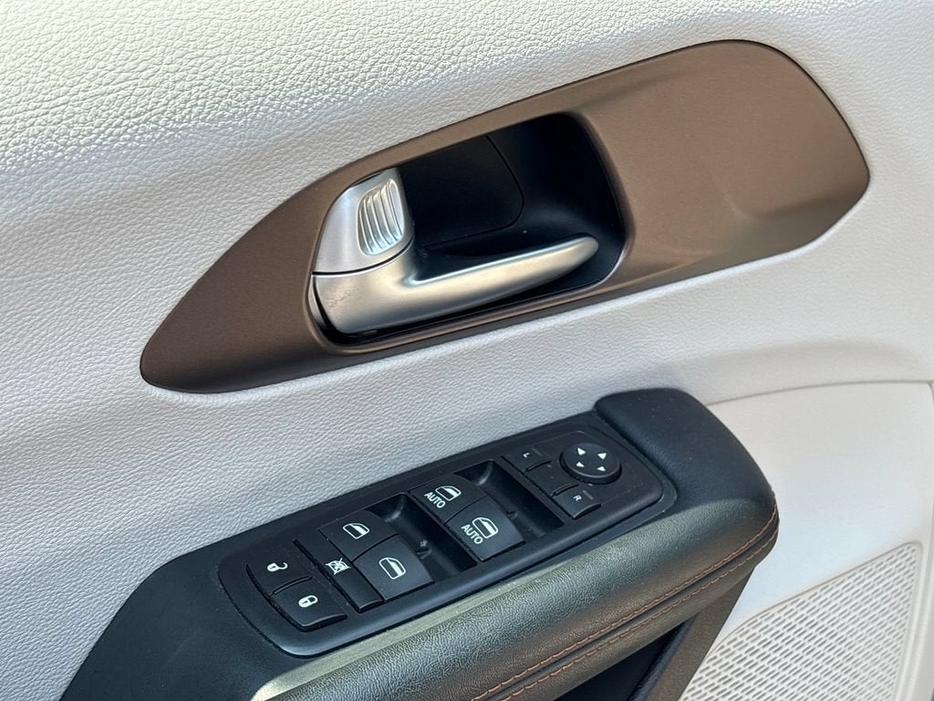 2017 Chrysler Pacifica Touring-L