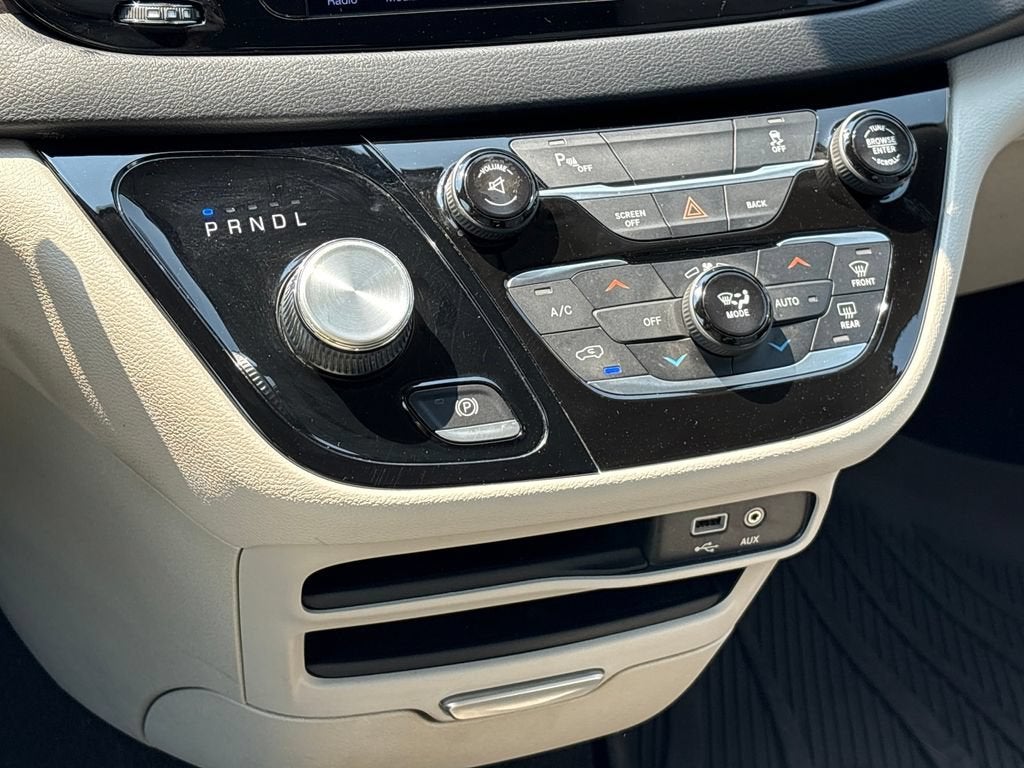 2017 Chrysler Pacifica Touring-L