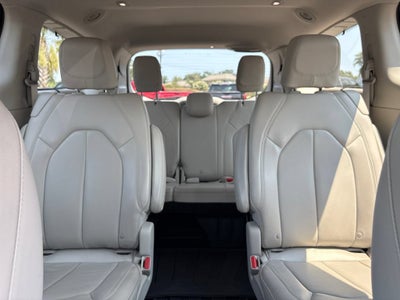 2017 Chrysler Pacifica Touring-L