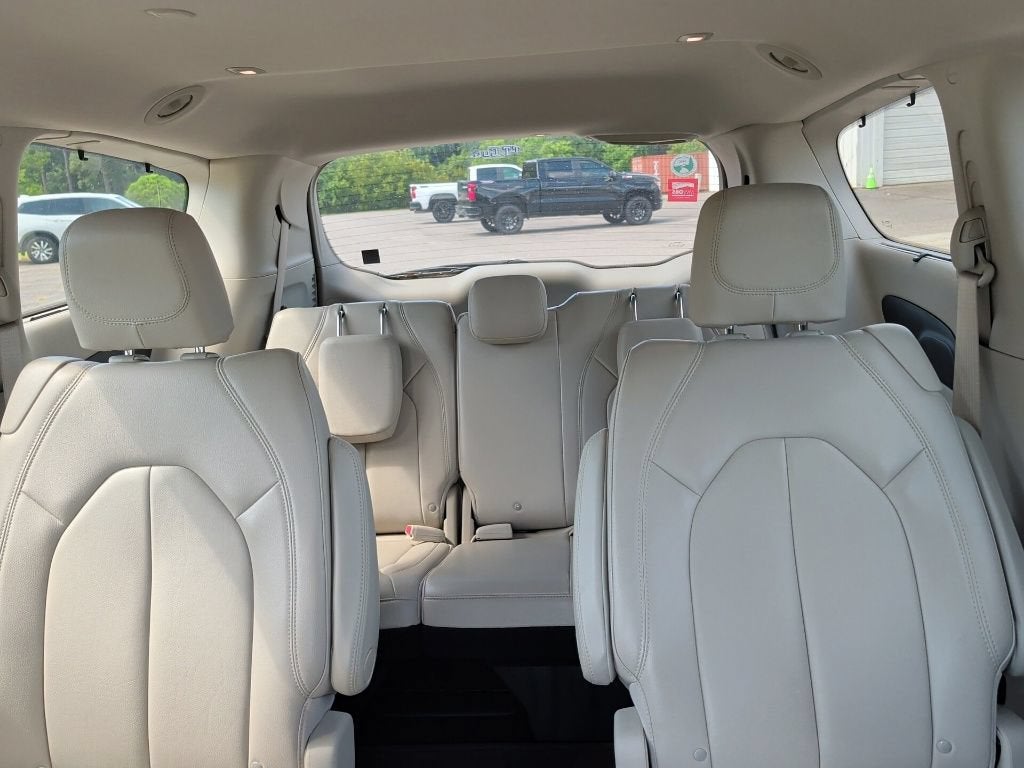 2017 Chrysler Pacifica Touring-L