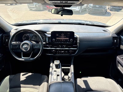 2022 Nissan Pathfinder SV