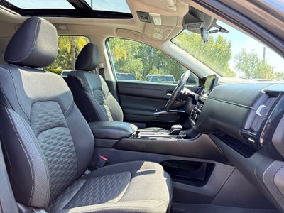 2022 Nissan Pathfinder SV