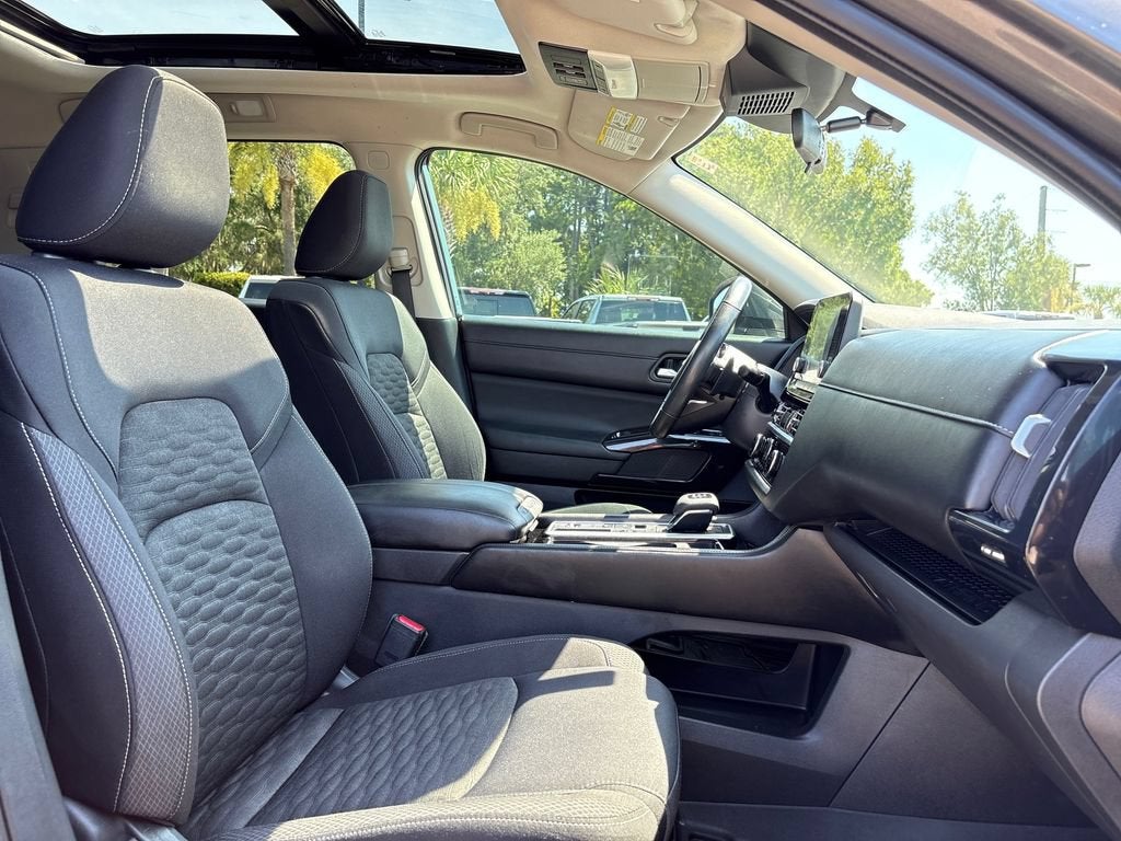 2022 Nissan Pathfinder SV