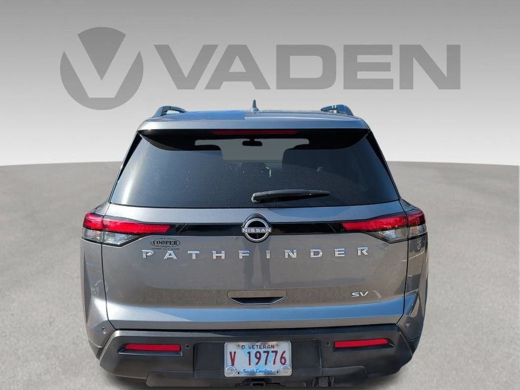 2022 Nissan Pathfinder SV